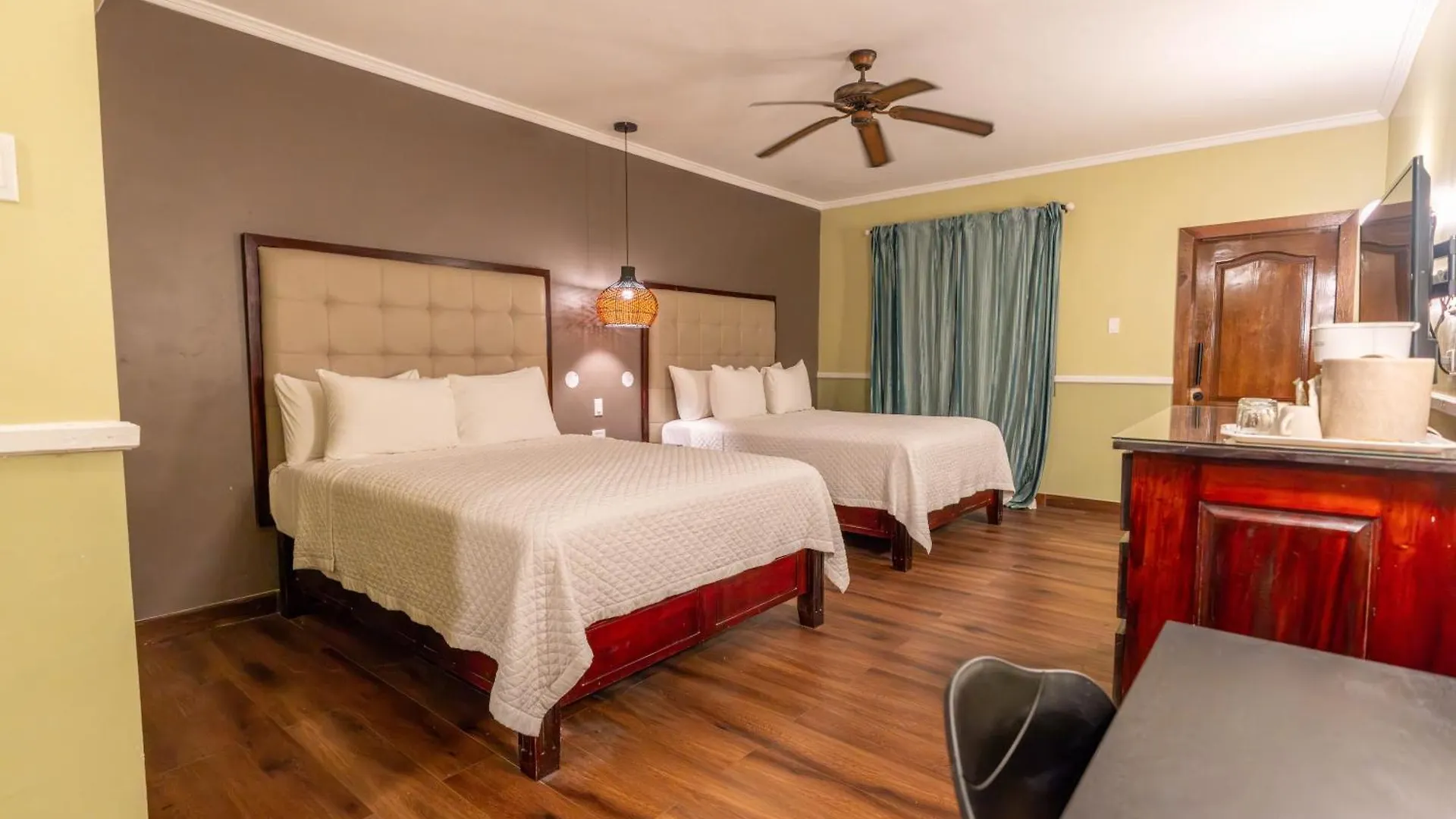 Travellers Beach Resort Negril 3*,